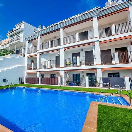 Modern 2 Bed Apartment With Pool In 프리질리아나 외부 사진
