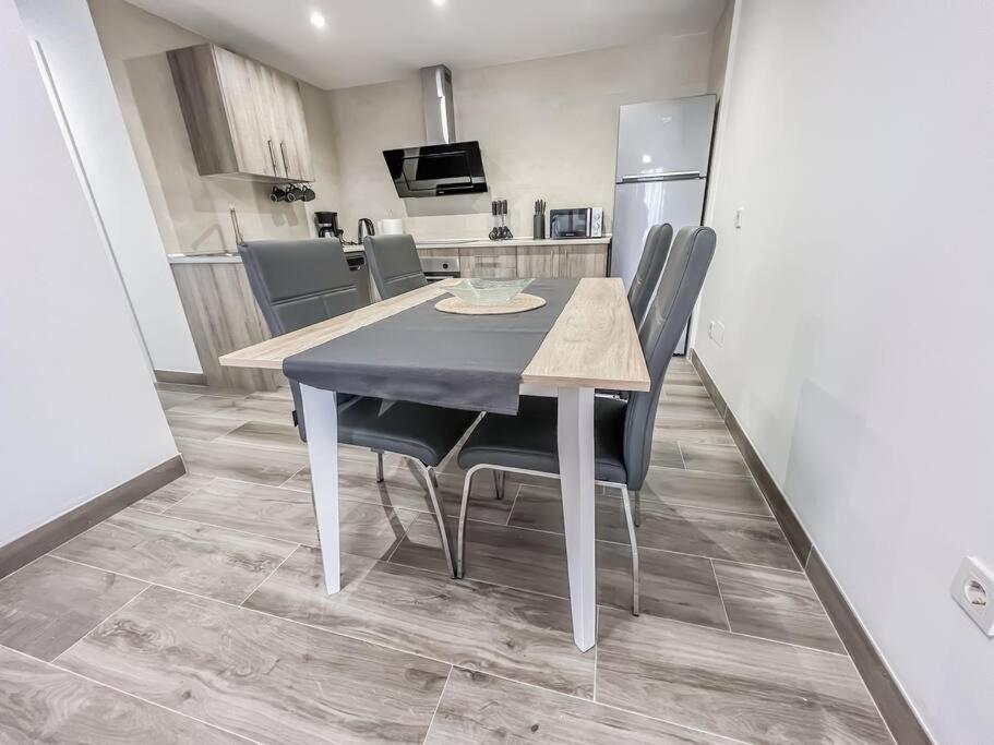 Modern 2 Bed Apartment With Pool In 프리질리아나 외부 사진