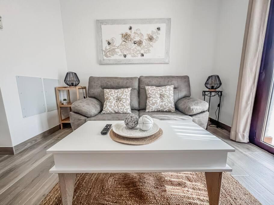 Modern 2 Bed Apartment With Pool In 프리질리아나 외부 사진