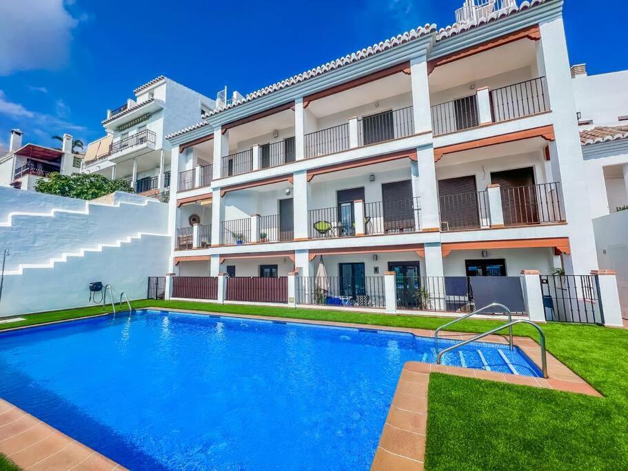 Modern 2 Bed Apartment With Pool In 프리질리아나 외부 사진