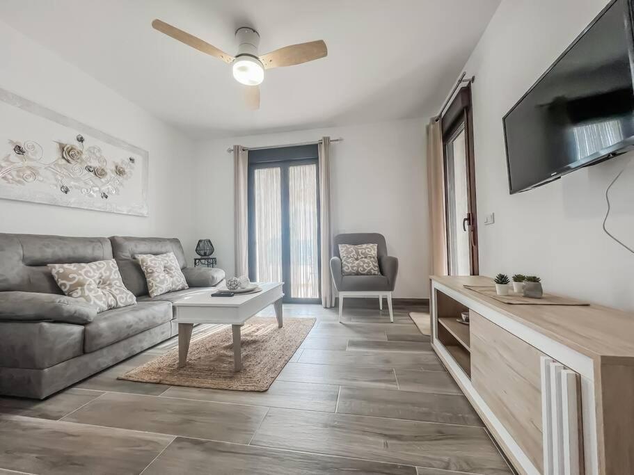 Modern 2 Bed Apartment With Pool In 프리질리아나 외부 사진