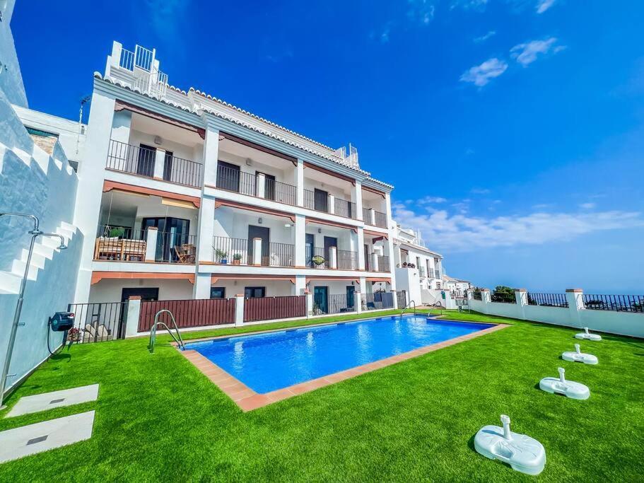 Modern 2 Bed Apartment With Pool In 프리질리아나 외부 사진