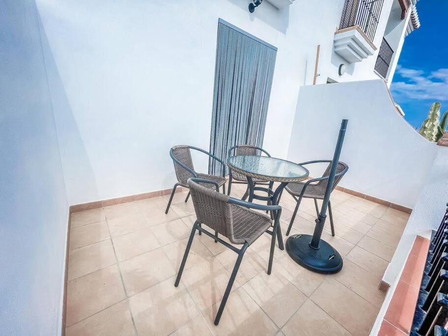 Modern 2 Bed Apartment With Pool In 프리질리아나 외부 사진