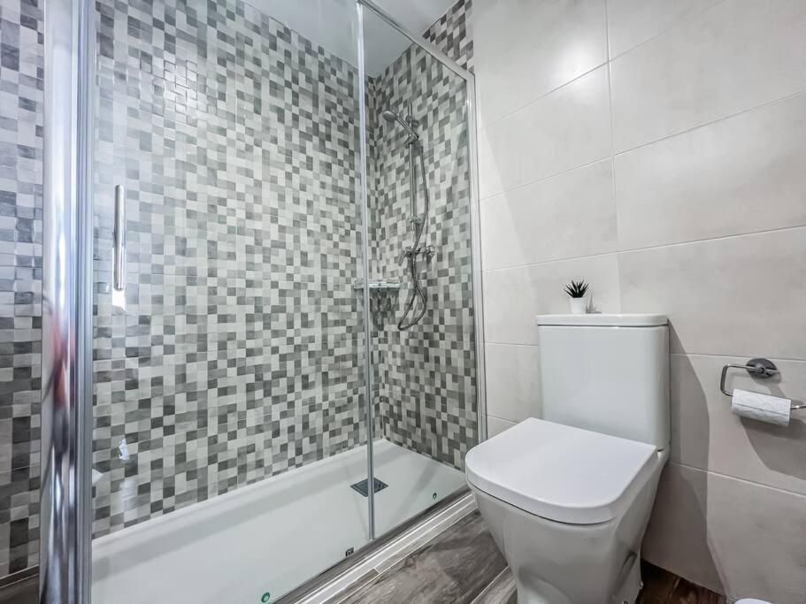Modern 2 Bed Apartment With Pool In 프리질리아나 외부 사진