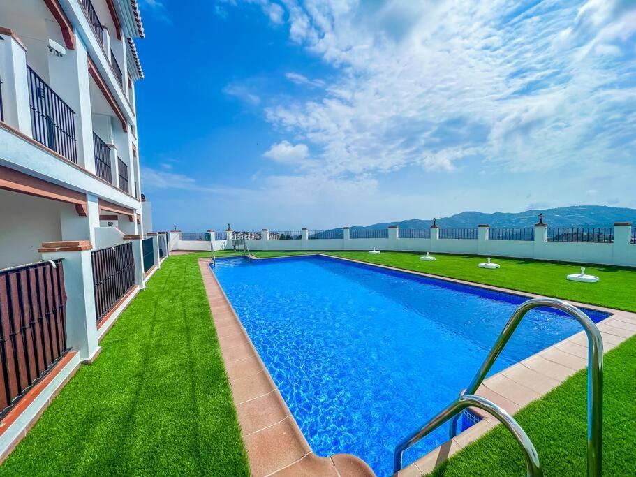 Modern 2 Bed Apartment With Pool In 프리질리아나 외부 사진