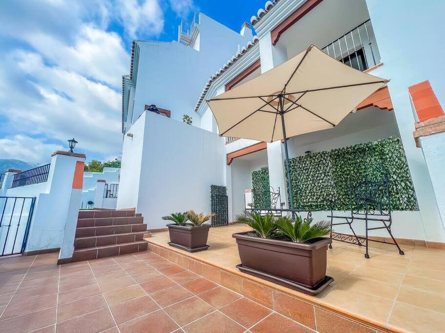 Modern 2 Bed Apartment With Pool In 프리질리아나 외부 사진